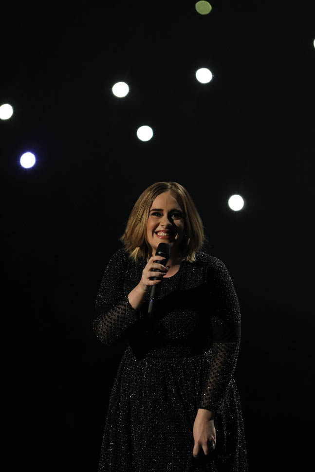 Adele Performs On The X Factor Finale With A New Bob Haircutlainey