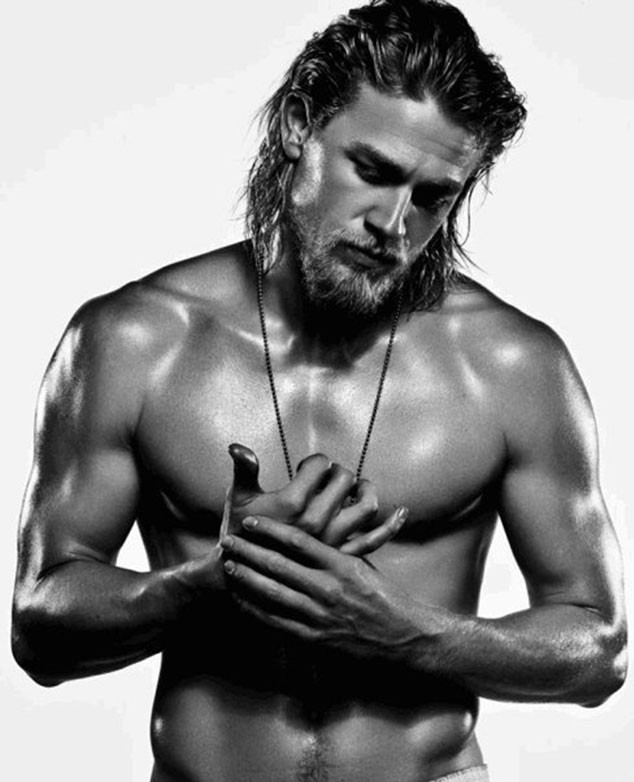 charlie-hunnam-14oct13.jpg