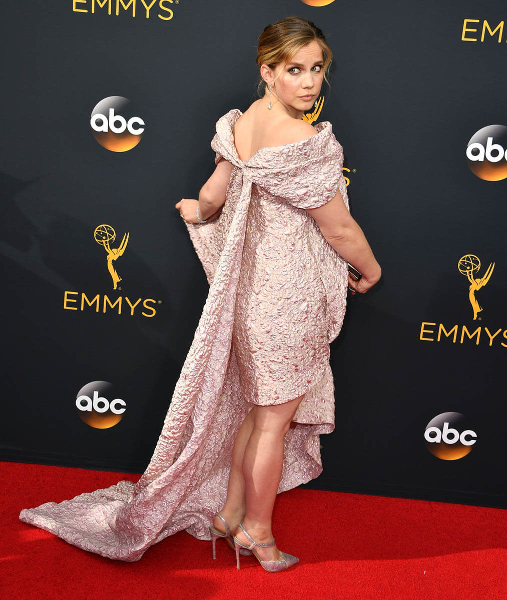 Anna Chlumsky In A Daring Cape Dress At The 2016 Emmy Awards