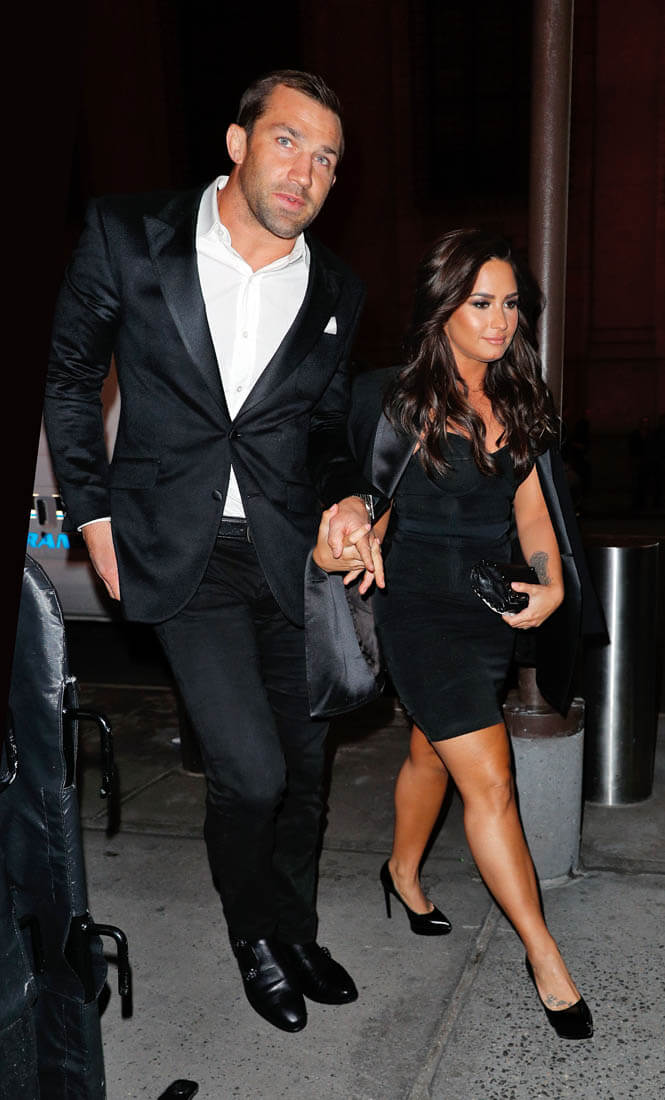 demi lovato and ufc demi lovato and ufc fighter luke rockhold hold hands in demi lovato and ufc demi lovato and ufc fighter luke rockhold hold hands in