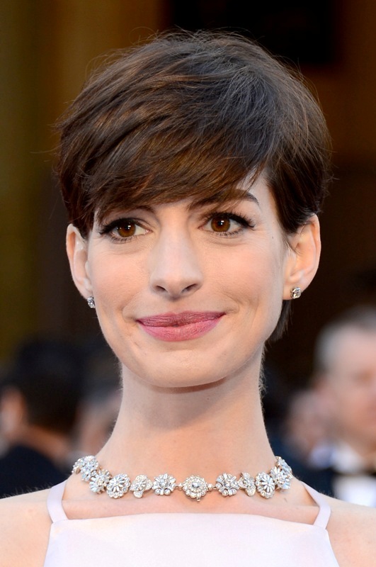 Anne Hathaway wins Supporting Actress Oscar and annoys everyoneLainey