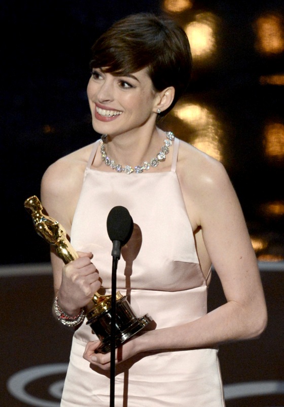 Anne Hathaway wins Supporting Actress Oscar and annoys everyoneLainey