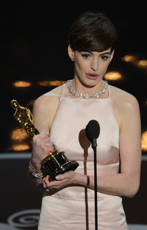 Anne Hathaway wins Supporting Actress Oscar and annoys everyoneLainey