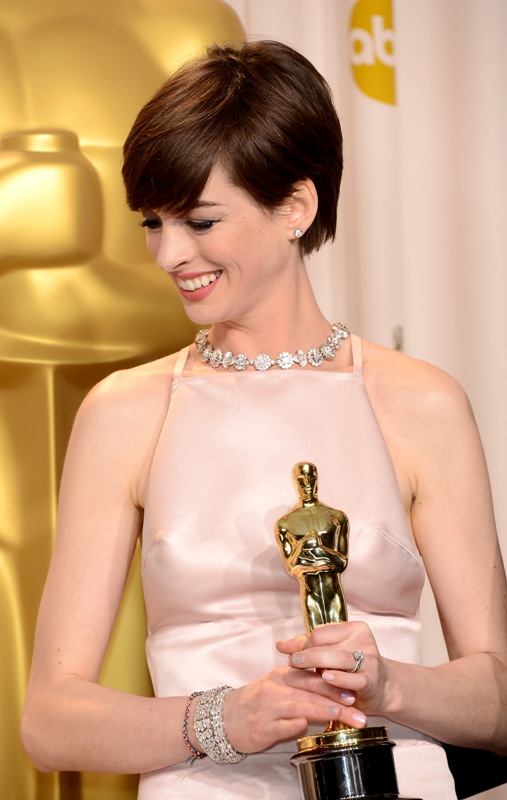 Anne Hathaway wins Supporting Actress Oscar and annoys everyoneLainey