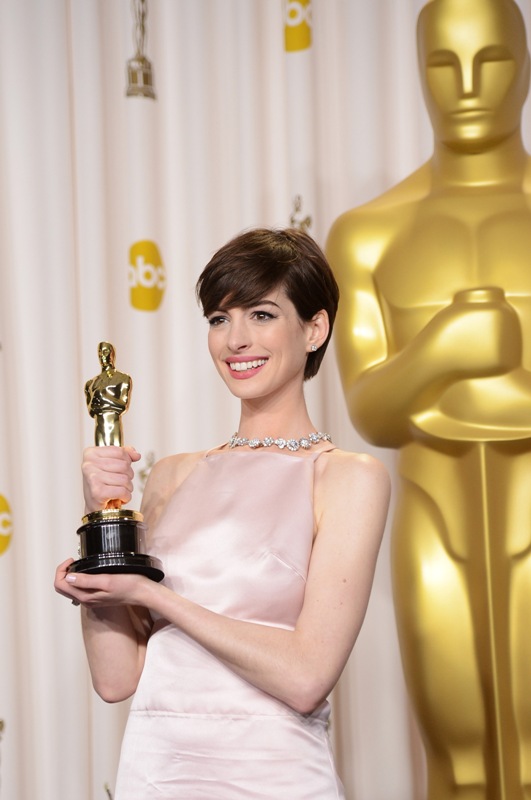 Anne Hathaway wins Supporting Actress Oscar and annoys everyoneLainey