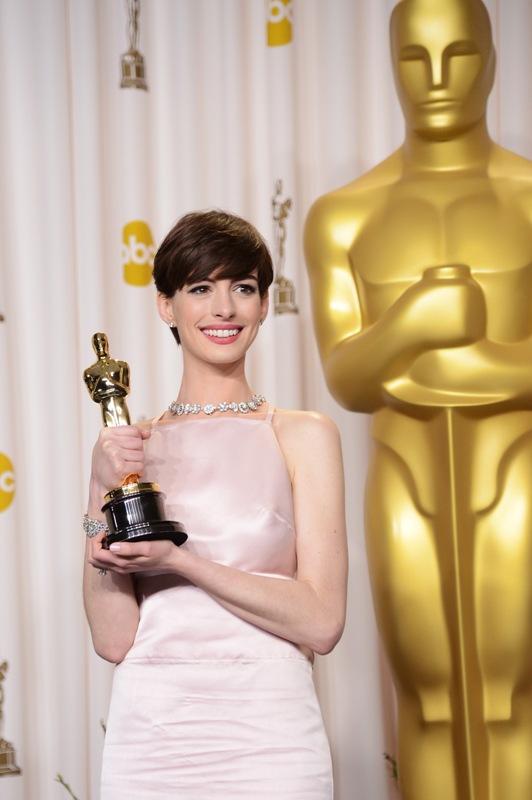 Anne Hathaway wins Supporting Actress Oscar and annoys everyoneLainey