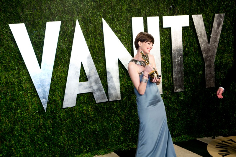 Anne Hathaway wins Supporting Actress Oscar and annoys everyoneLainey