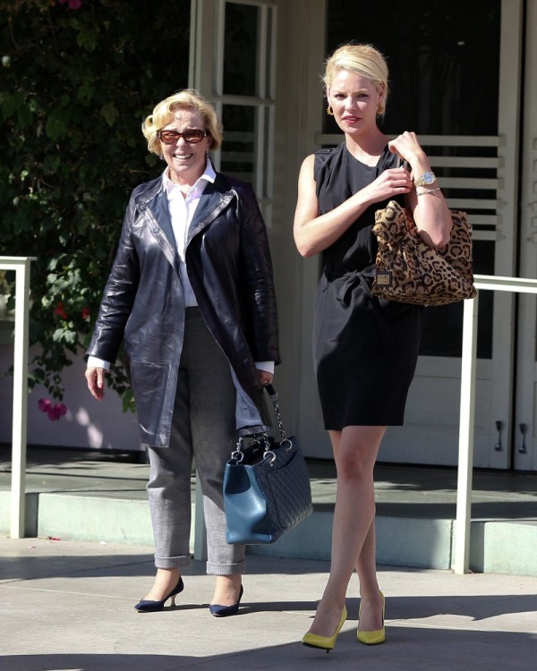 Katherine Heigl S Electronic Cigarette And Lunch With Her Mother Lainey Gossip Entertainment Update