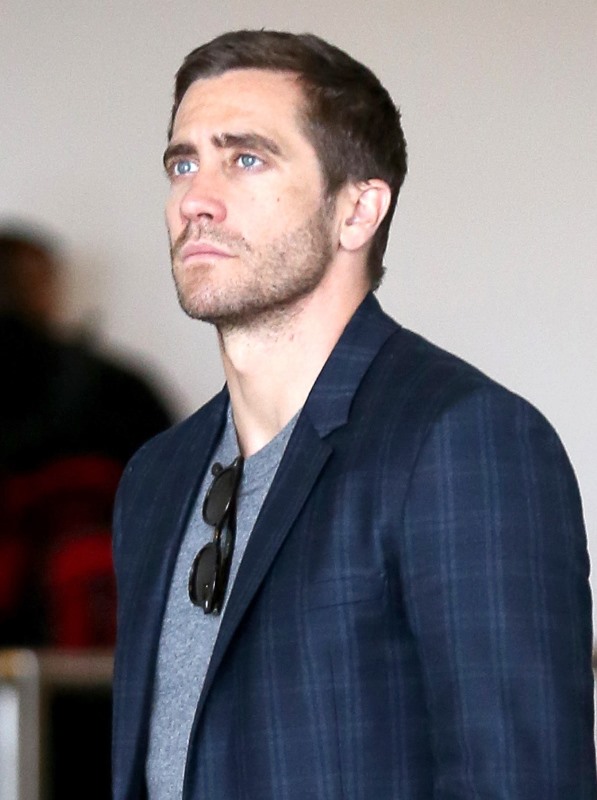 Jake Gyllenhaal On The Set Of Demolition At Jfk Airport Lainey Gossip