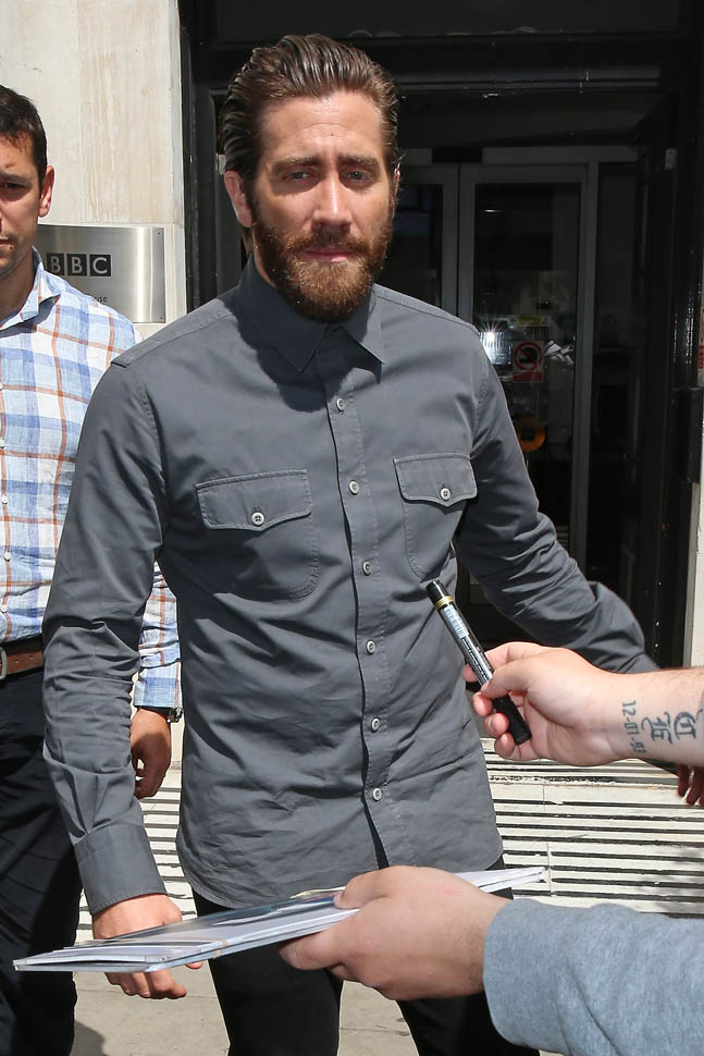 Jake Gyllenhaal's flirty phone call with podcast Mystery Show|Lainey ... Jake Gyllenhaal