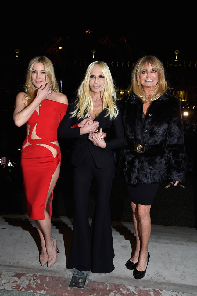 Kate Hudson And Goldie Hawn Front Row For Versace At Paris Fashion Week