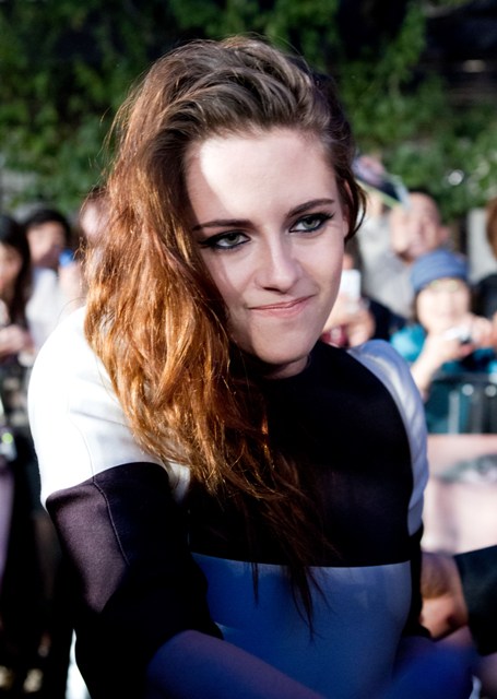 Kristen Stewart Looks Amazing In Tokyo To Promote Breaking Dawn