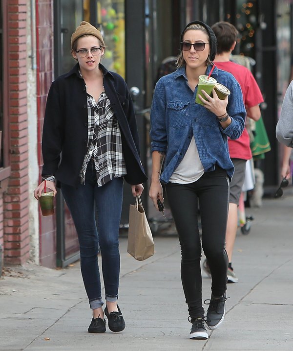 Kristen Stewart and ALICIA CARGILE get close in Hawaii|Lainey.