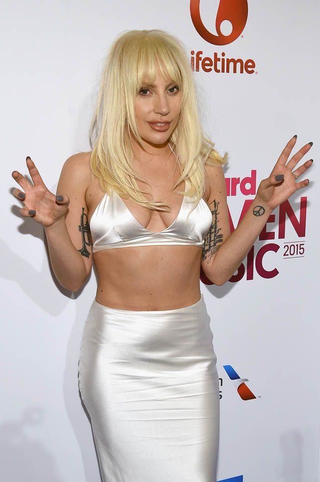 lady-gaga-silver-11dec15-05.jpg