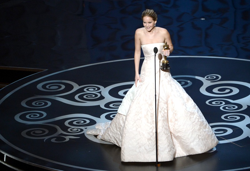 Jennifer Lawrence wins Best Actress Oscar, hangs with Leonardo DiCaprio