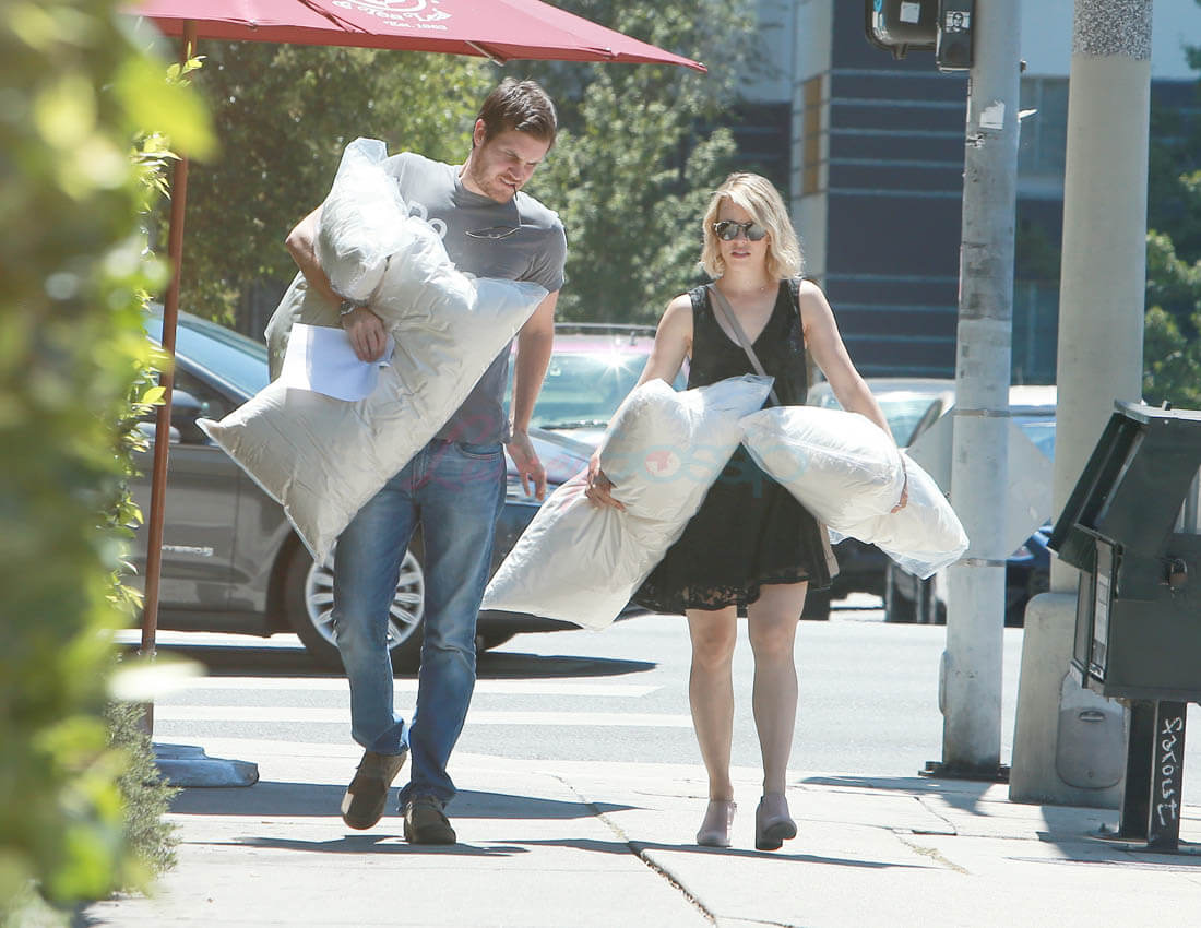 Rachel McAdams and Jamie Linden shop for bedding in LA|Lainey Gossip Entertainment Update