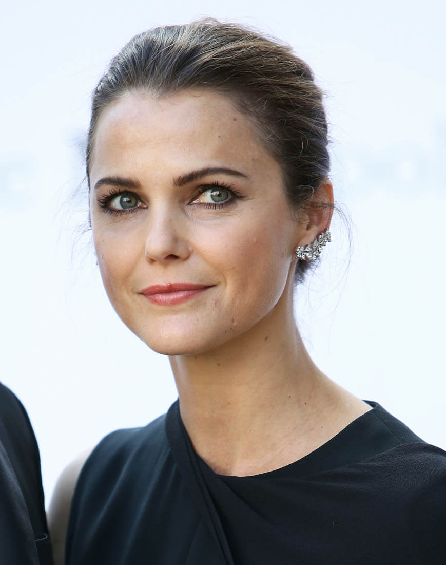 Keri Russell's one-armed cape|Lainey Gossip Lifestyle Gwyneth Paltrow Twitter