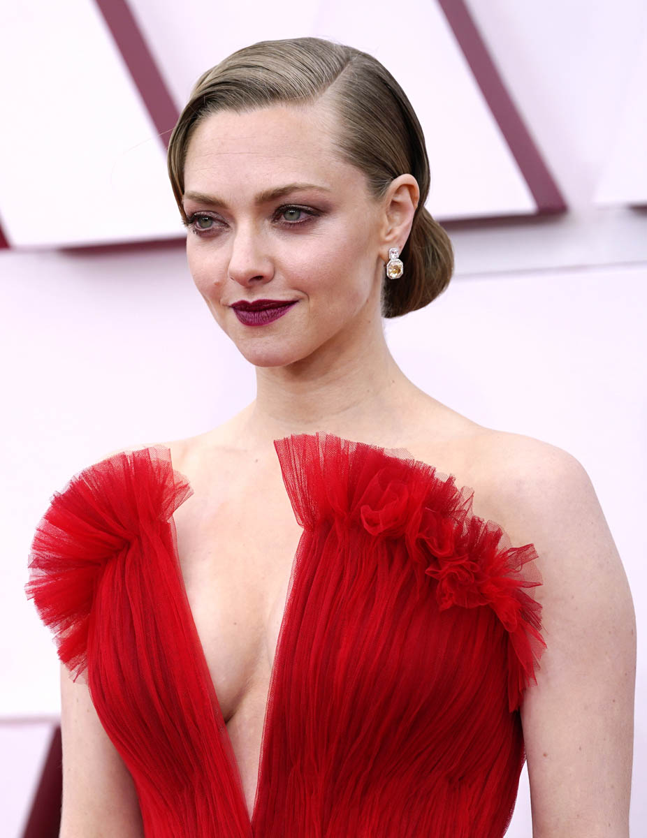 Amanda Seyfried Calls Being at 2021 Oscars The Twilight Zone