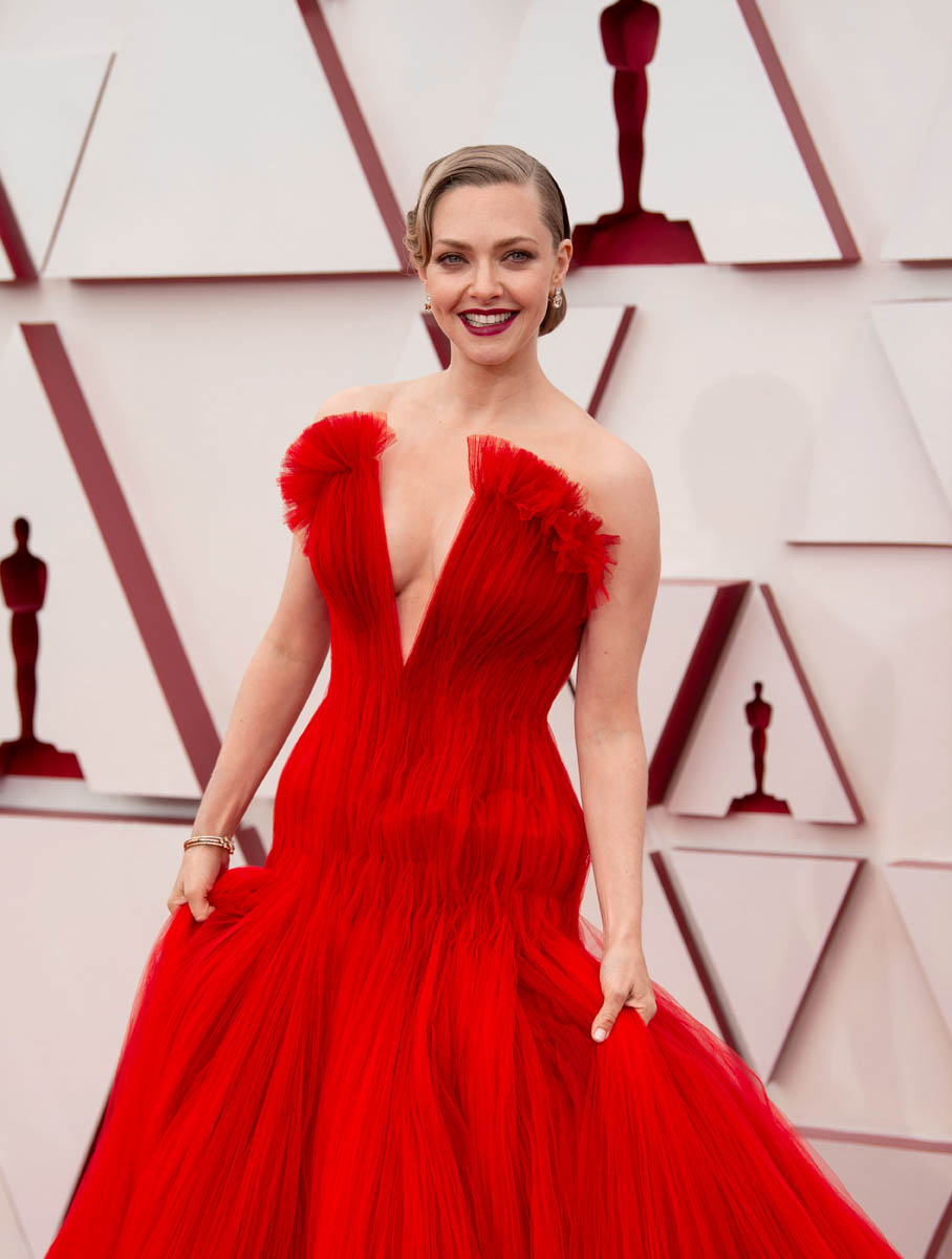 Amanda Seyfried Calls Being at 2021 Oscars The Twilight Zone