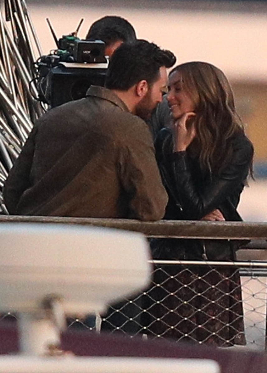 Chris Evans & Ana de Armas Film Kissing Scene for New Movie 'Ghosted' in  Washington, DC: Photo 4755439, Ana de Armas, Chris Evans, Ghosted Photos