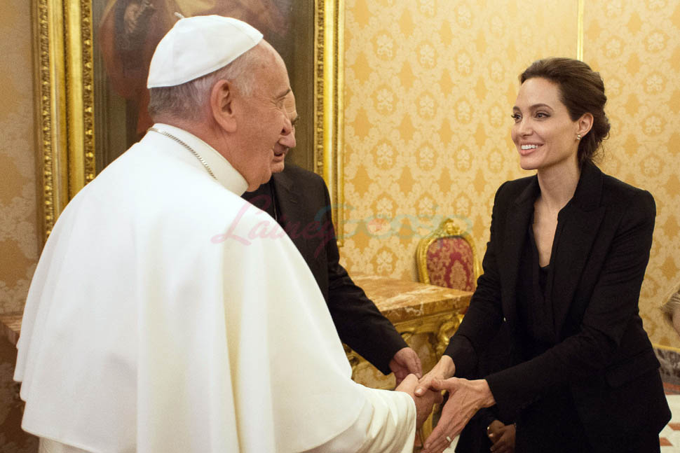 Angelina Jolie meets the Pope with Zahara and Shiloh 