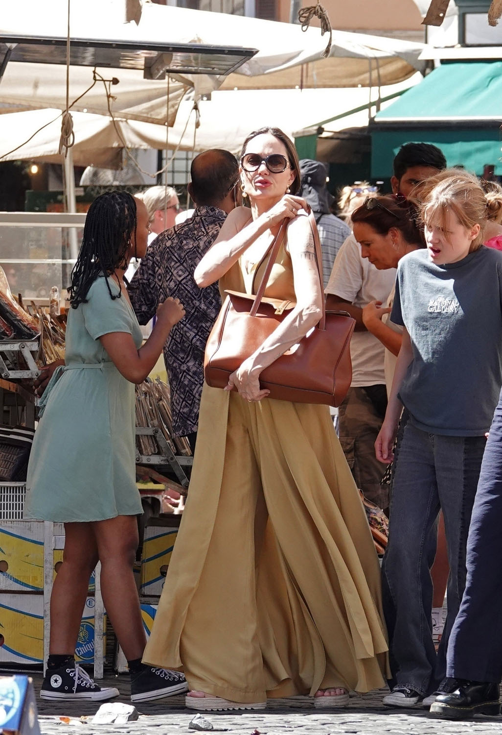 Angelina Jolie In Rome With Vivienne, Zahara & Salma Hayek: Photos –  Hollywood Life