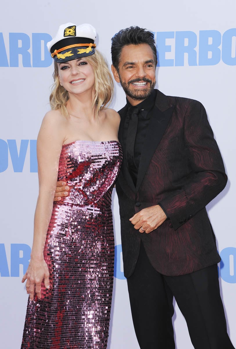 Anna Faris channels Goldie Hawn at Overboard premiere