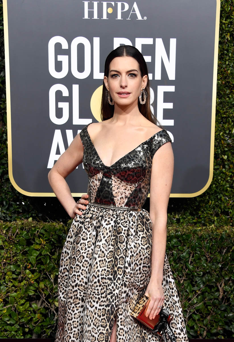 Anne hathaway golden 2025 globes dress 2019