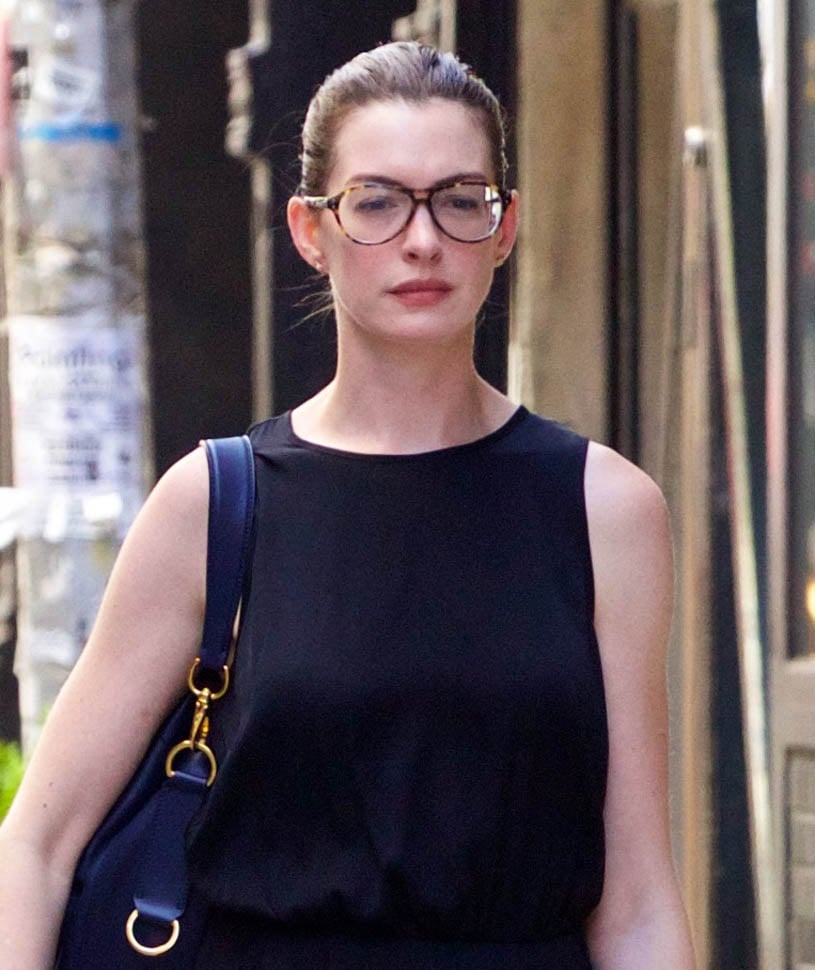 Anne Hathaway responds to Amy Schumer's Trainwreck joke about her Oscar ...