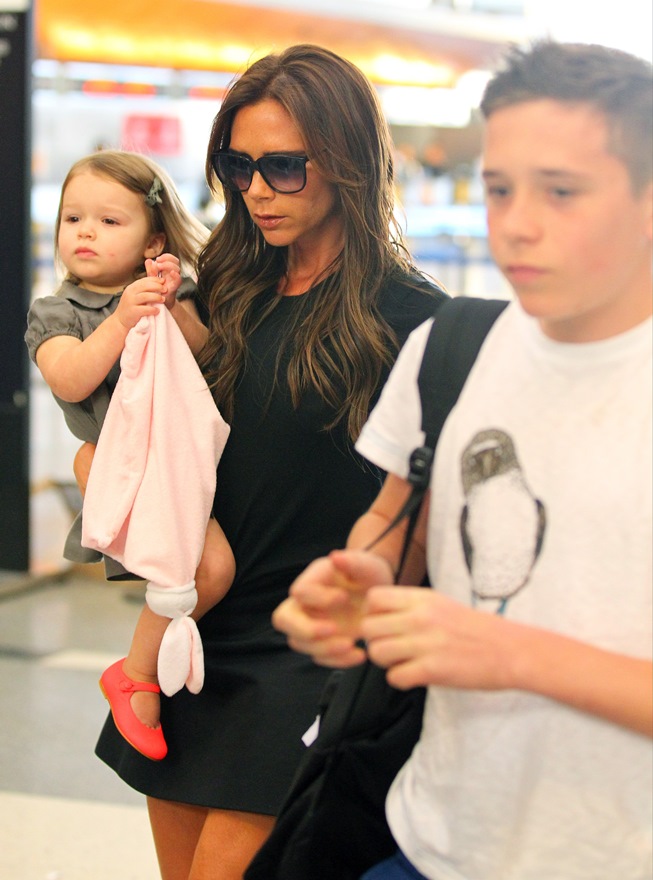 Victoria Beckham and kids return to London for her 39th Birthday|Lainey ...