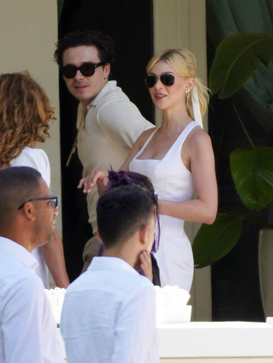 Rich Brooklyn Beckham marries wealthy Nicola Peltz in lavish ceremony