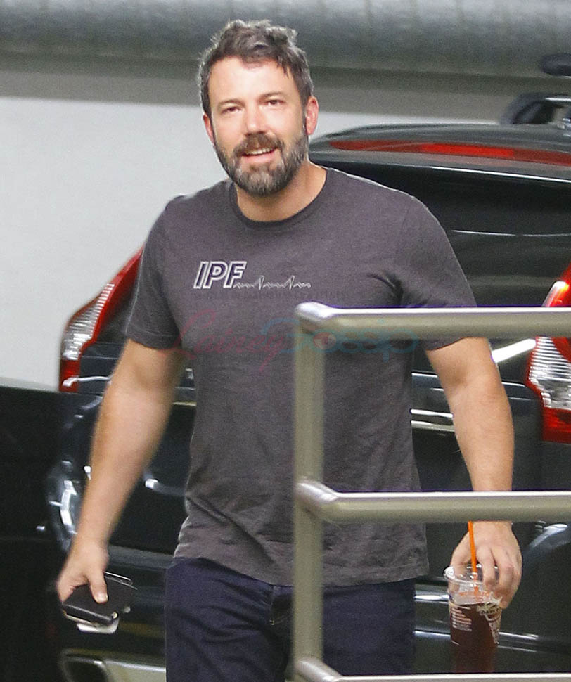 Ben Affleck smiles for the paps in LA|Lainey Gossip Entertainment Update