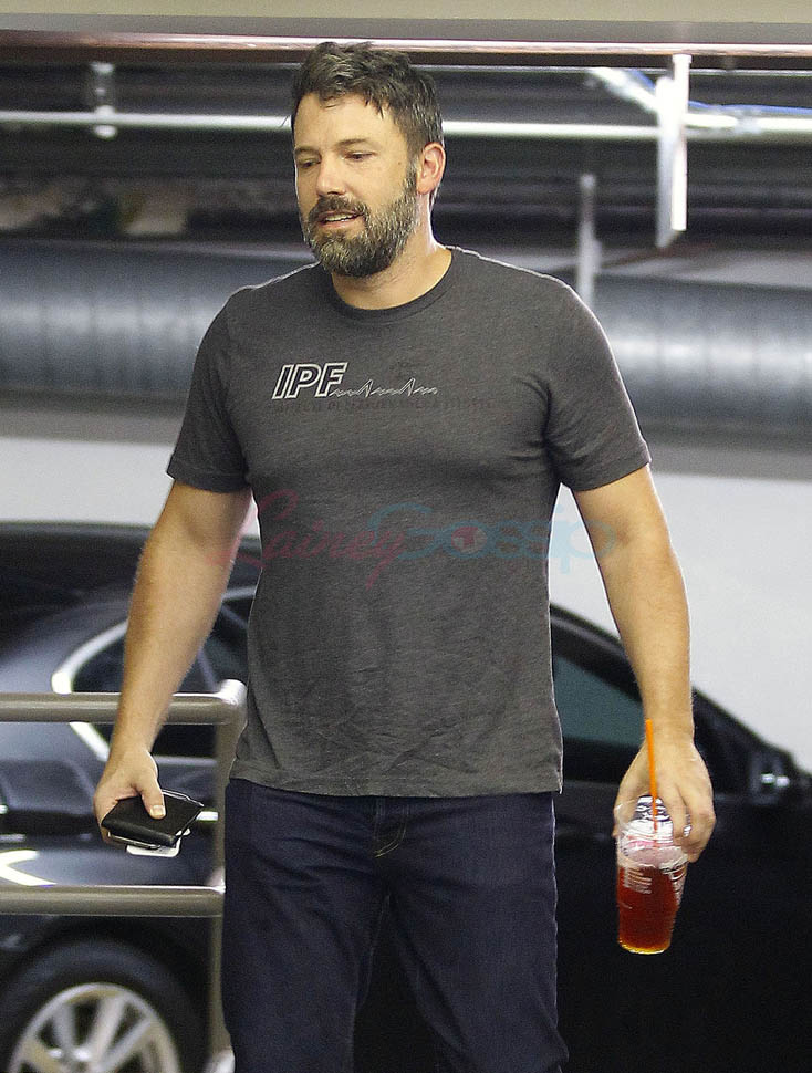 Ben Affleck smiles for the paps in LA|Lainey Gossip Entertainment Update