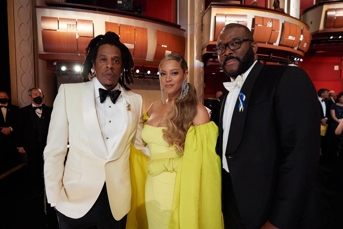 Beyoncé reveals Oscars Gold party outfit on Instagram after once again