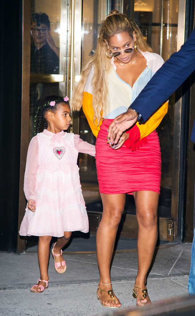 Beyoncé and Blue go shopping in New York as it's reported Beyoncé will ...