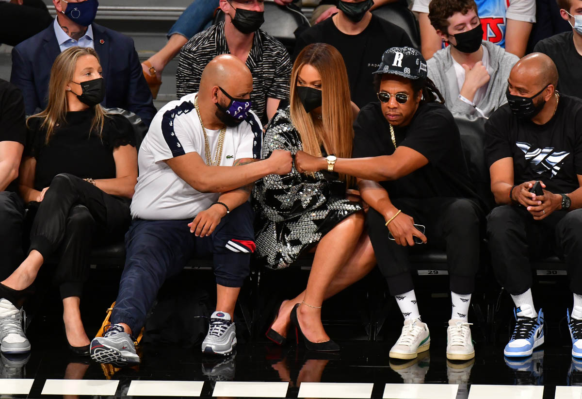 Beyonce cozies up to Jay-Z at the Brooklyn Nets basketball game