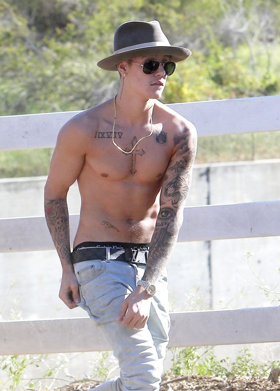 What Is Justin Bieber Hiding in His Drop-Crotch Pants?