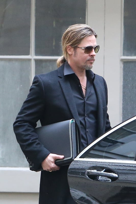 Brad Pitt in Paris has bloated carb face?|Lainey Gossip Entertainment ...