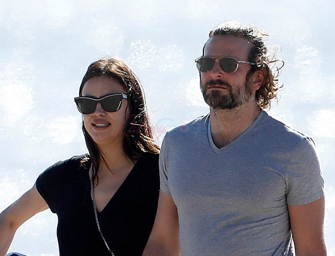 Bradley Cooper and Irina Shayk have Valentine's Day picnic on the beach1100 x 839