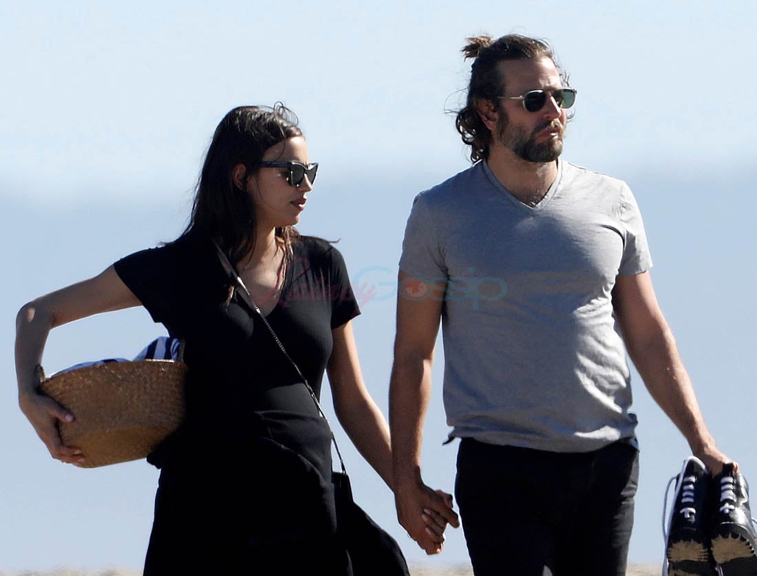 Bradley Cooper and Irina Shayk have Valentine's Day picnic on the beach