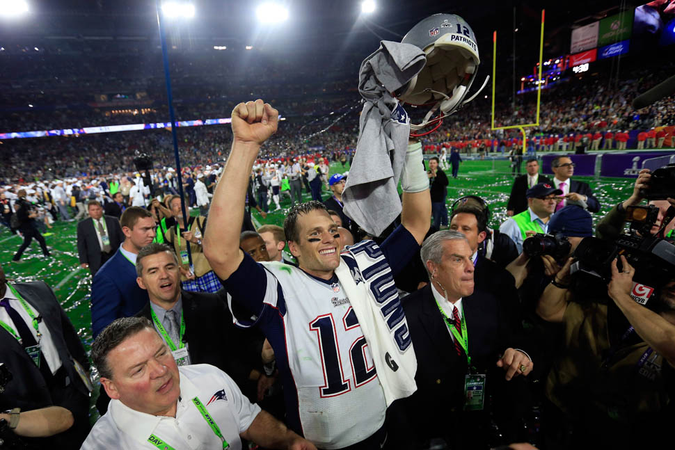 Tom Brady celebrates SIX Super Bowl championship rings then poses with  Gisele Bündchen