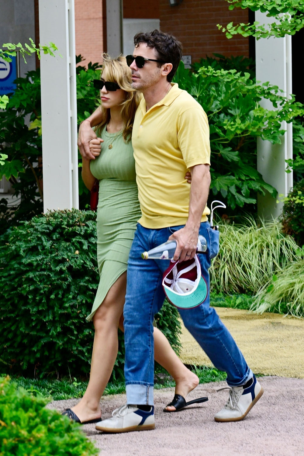 Caylee Cowan and Casey Affleck hold hands as they step out for