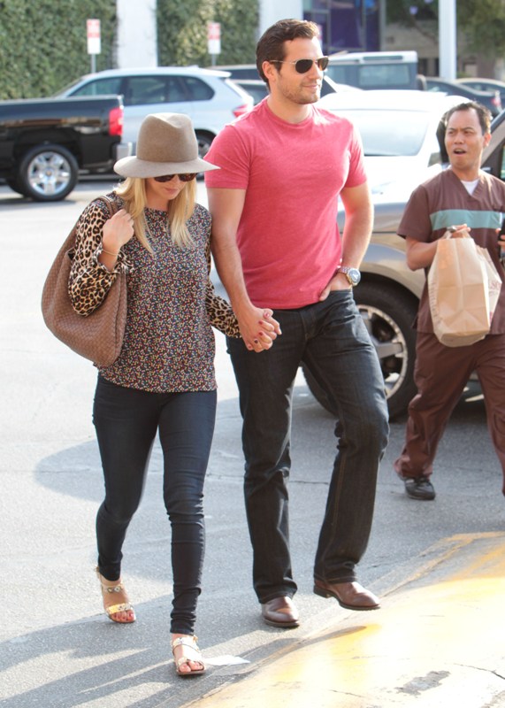 Henry Cavill and Kaley Cuoco holding hands just two days after their ...