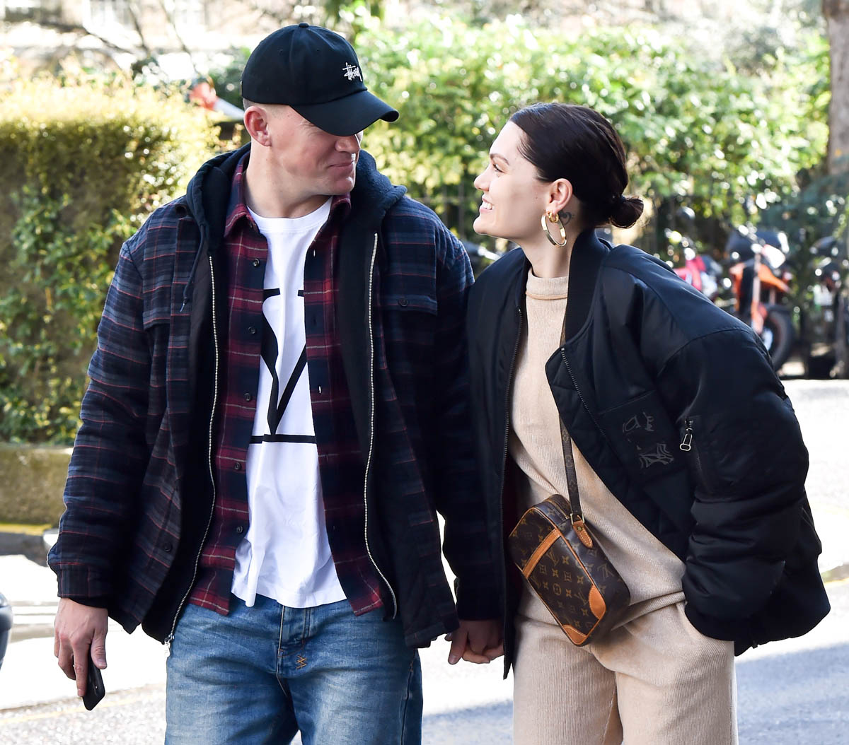 Channing Tatum and Jessie J hold hands in London1200 x 1054