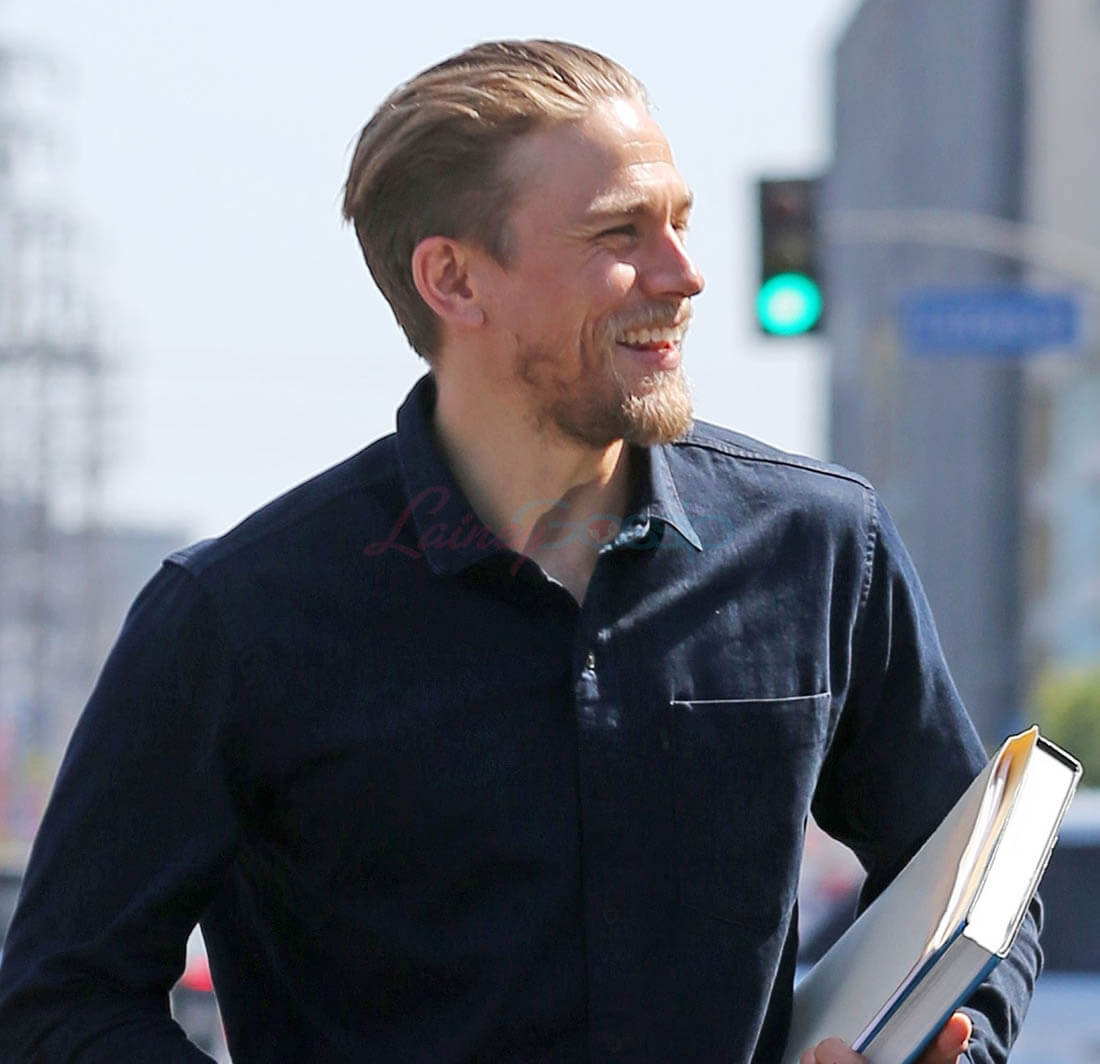 Charlie Hunnam looking hot in LA after meeting is not helping the eye ...