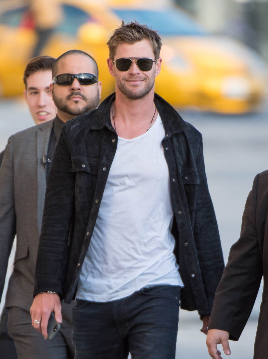 Chris Hemsworth laughs off Angelina Jolie rumours on Ellen