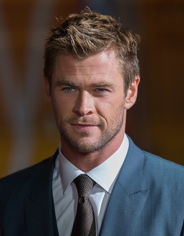 Chris Hemsworth at Blackhat premiere and Huntsman salary equity for ...