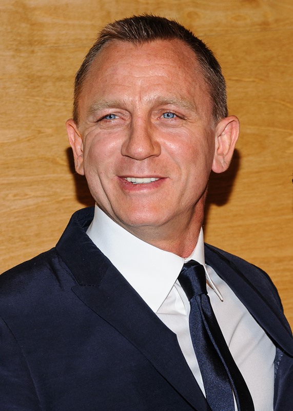 Daniel Craig wears his hair shorter|Lainey Gossip Entertainment Update