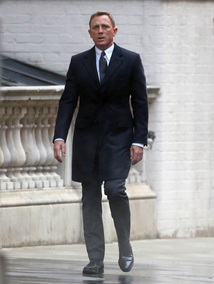 Daniel Craig on the set of Bond Spectre in London|Lainey Gossip ...