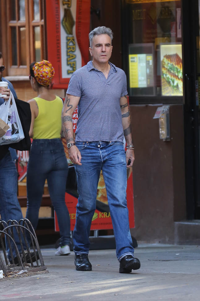 Daniel Day Lewis out in New York with great hairLainey 
